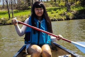 Rebecca Wong ’17 canoeing 